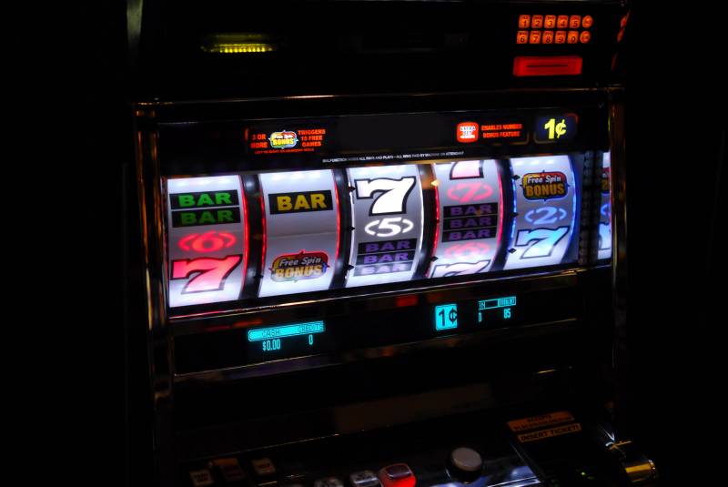 Как появились первые азартные игры и как они стали популярны?