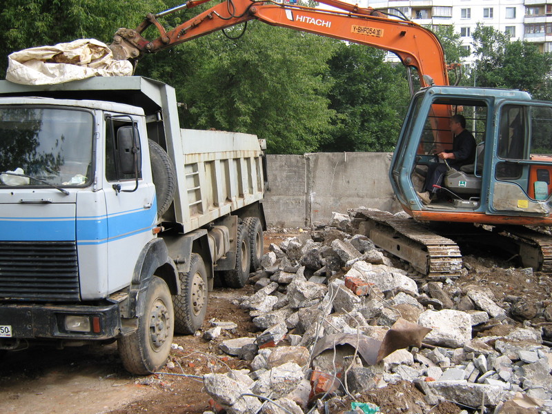 Вывоз строительного мусора и грунта для переработки