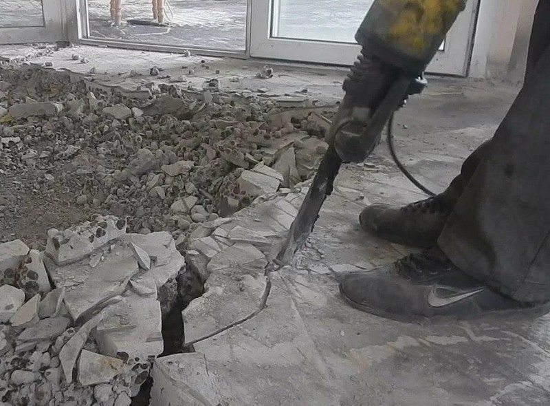 Когда может понадобиться демонтаж пола